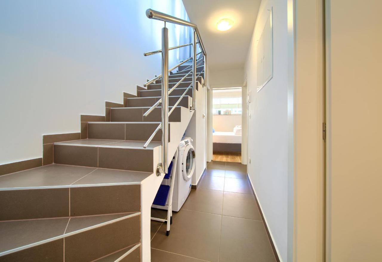Villa Solis Lacus Modern Apartment - Private Heated Pool - Smart Tv Sky X - Free Parking Njivice Exterior foto
