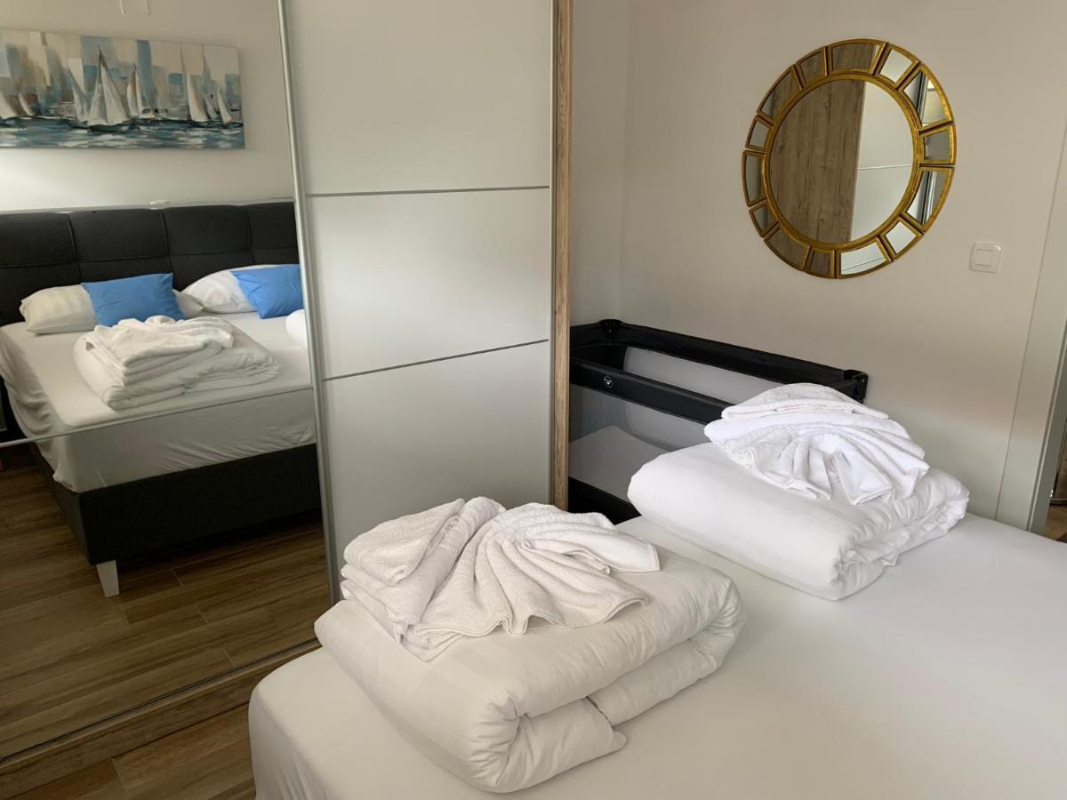 Villa Solis Lacus Modern Apartment - Private Heated Pool - Smart Tv Sky X - Free Parking Njivice Exterior foto